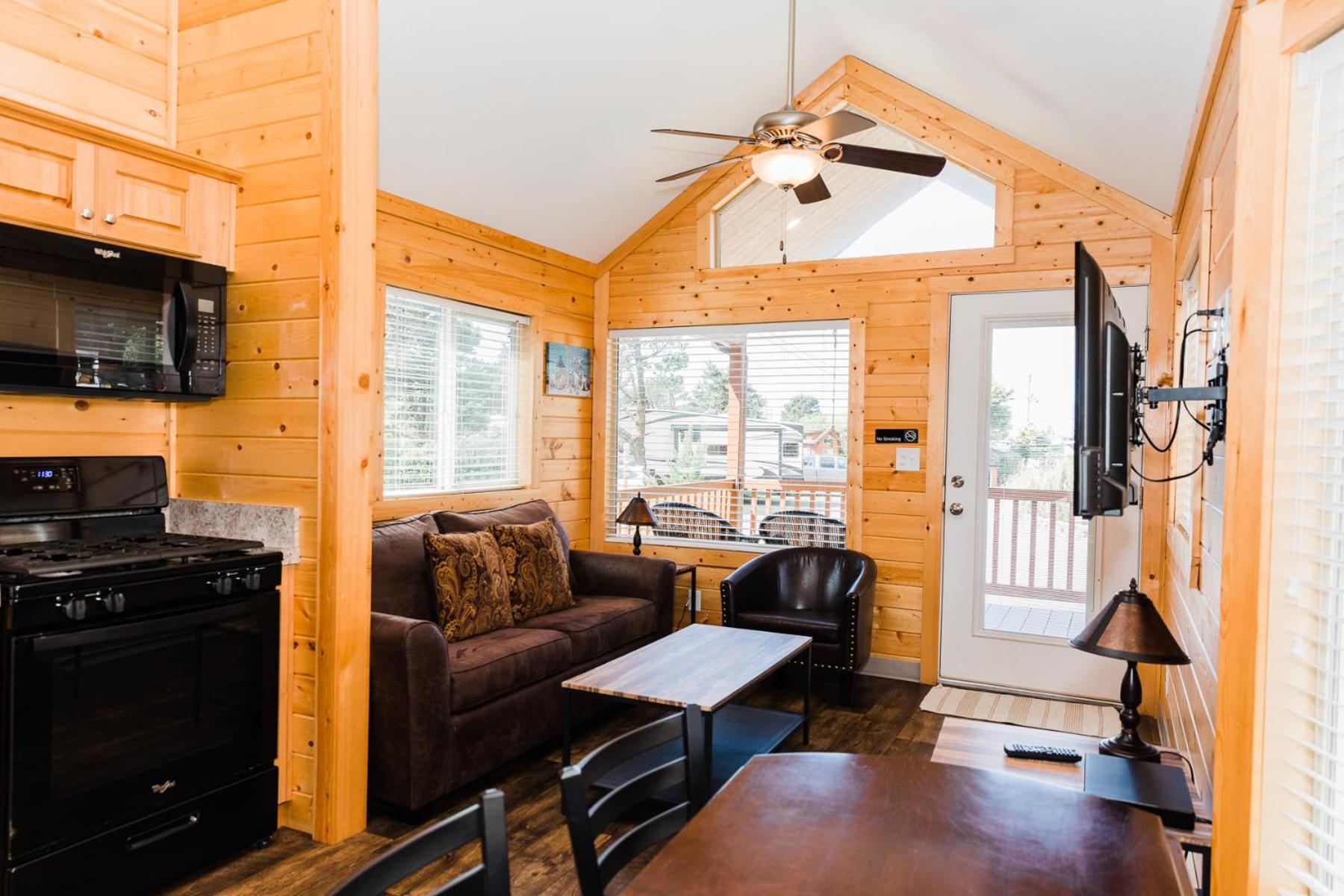 Hart'S Camp Airstream Hotel & Rv Park Pacific City Room photo
